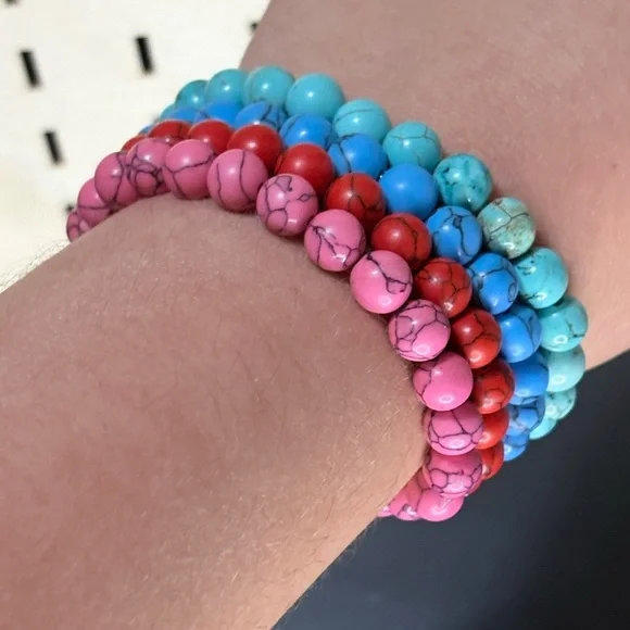 Handcrafted howlite beaded bracelet - Picture 4 of 9